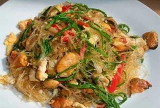 ผัดวุ้นเส้นใส่ไข่