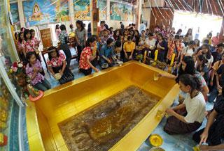 รอยพระพุทธบาท